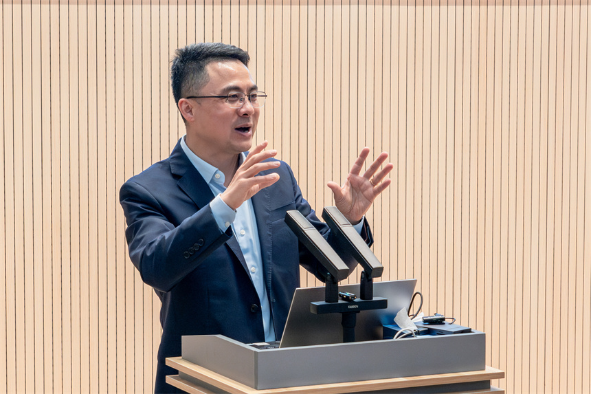 香港大學博士蔣聯江進行發言