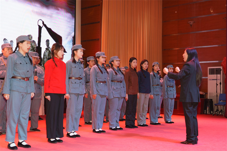 合唱《太行山上》