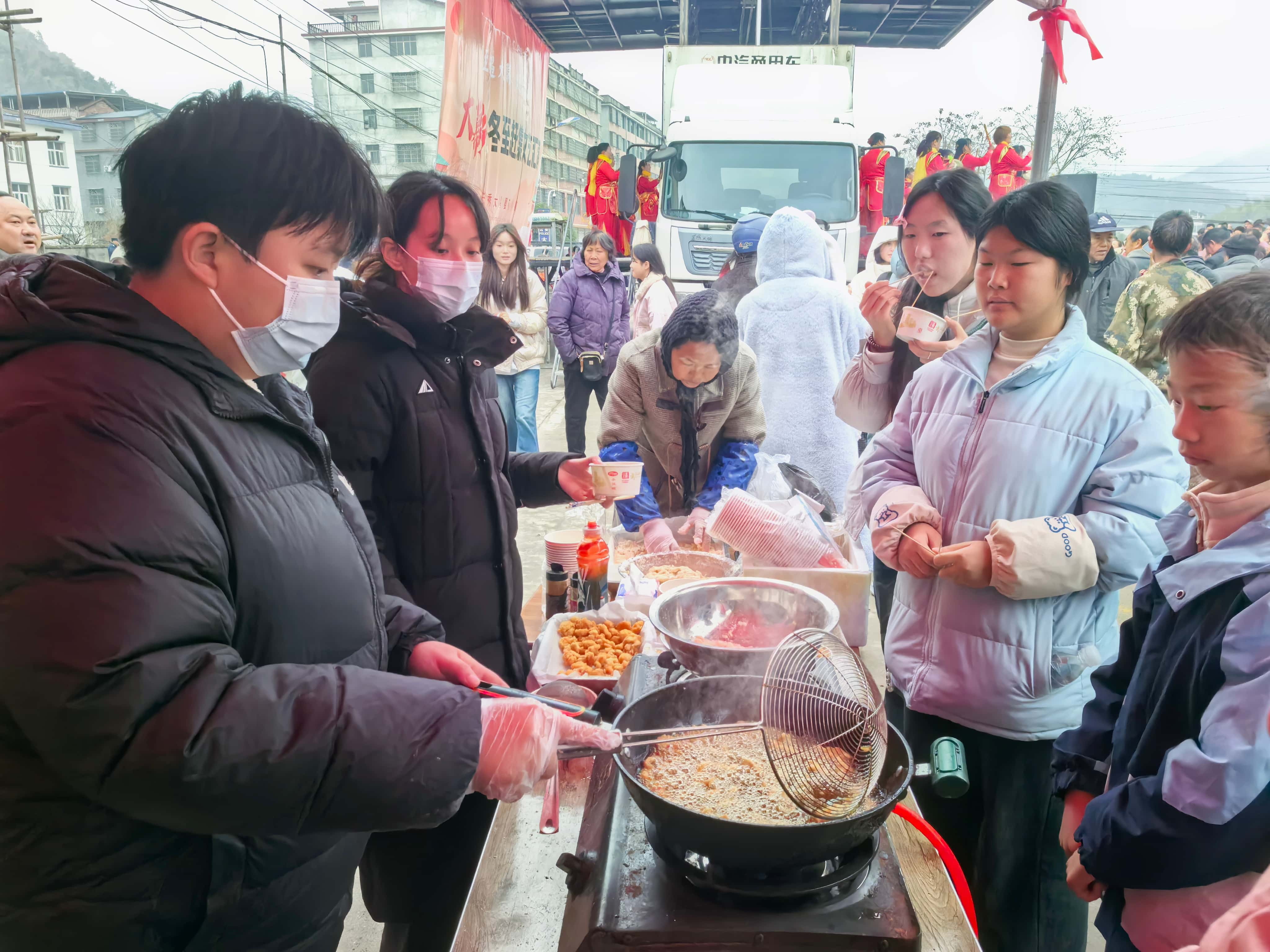 一场乡村赶集“带货”27万元