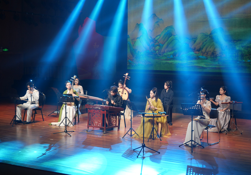 《山语·幻》。袁子钧摄