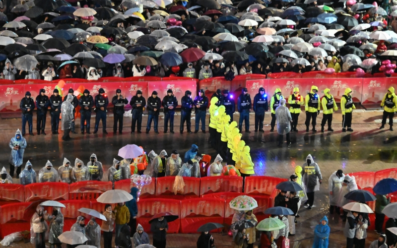 武漢警方周密部署跨年迎新安保工作。