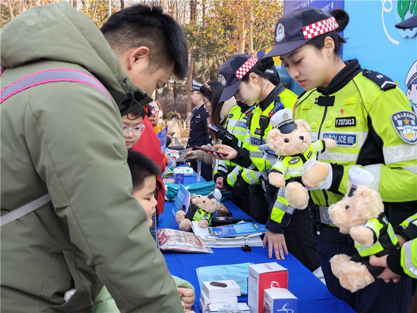 武汉近1.3万名市民体验警务工作【2】