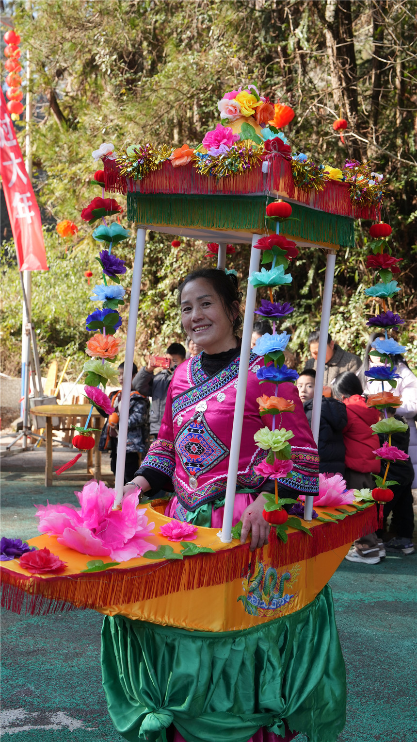 灯歌表演。宁琼摄