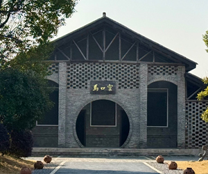 走进传承基地体验四百年窑火
