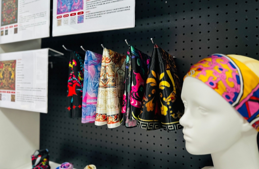 武昌首义学院文创工坊揭牌 学子设计让文创“潮”起来【7】