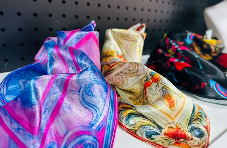 武昌首义学院文创工坊揭牌 学子设计让文创“潮”起来【10】