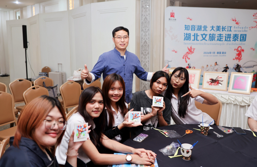 百人师生体验武当武术