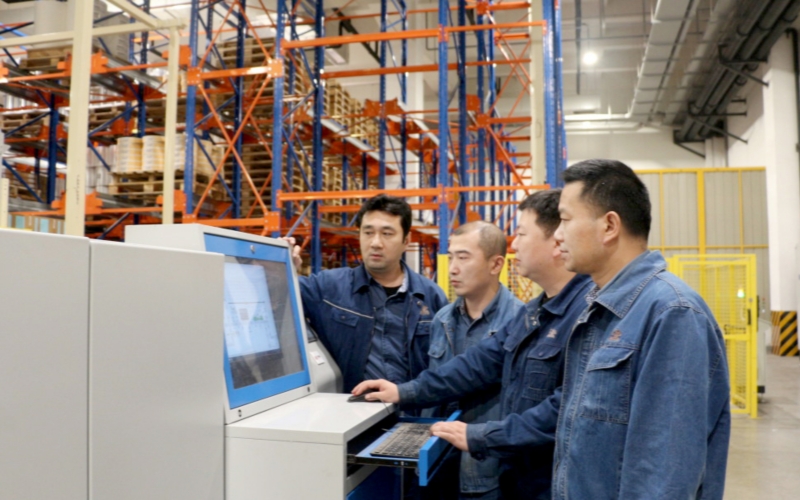 物流车间创新工作室领衔人现场教学活动。廖飞摄