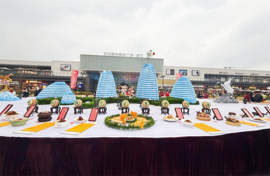 现场正在评选“武汉经开区十大名菜、十大名点、十大伴手礼”。