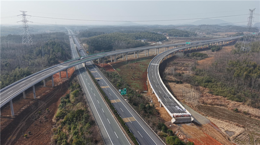S86赤洪高速（赤壁長江公路大橋東延段）建成通車