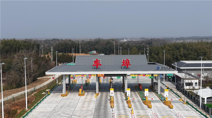 S86赤洪高速(赤壁长江公路大桥东延段)建成通车