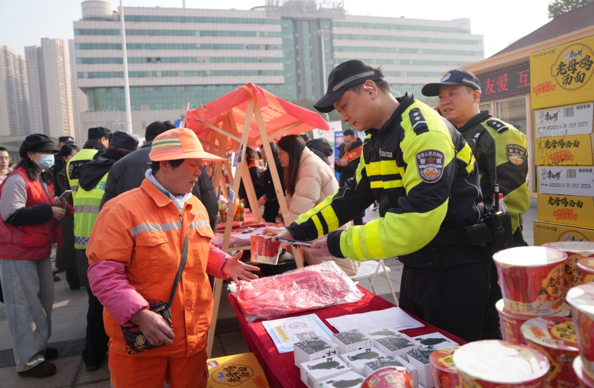 武漢公安“三維發力”護航平安返鄉路