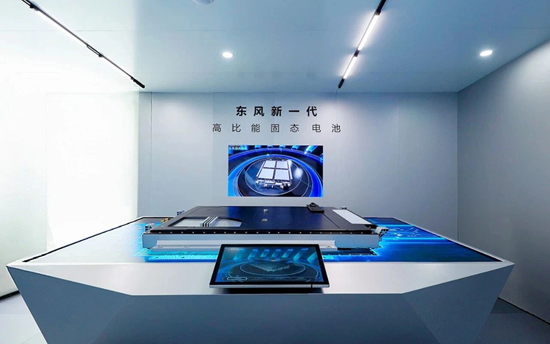 东风汽车自研新一代高比能固态电池