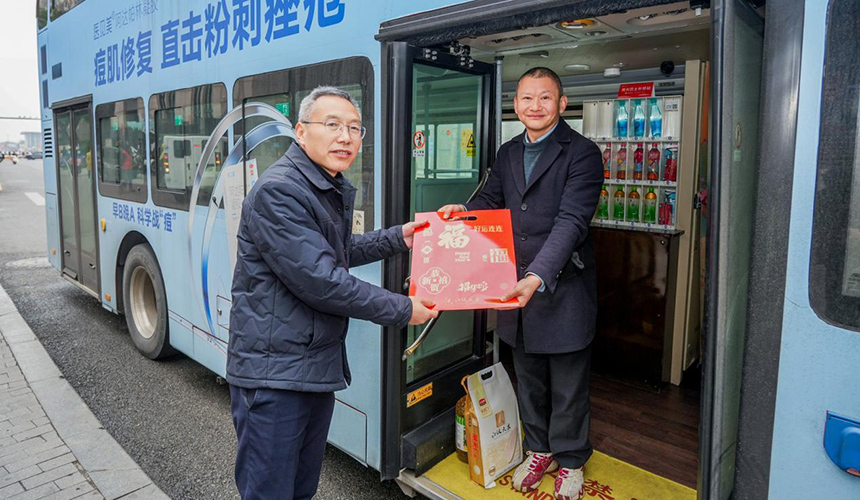 湖北“江汉大米”春节慰问行动走进社区