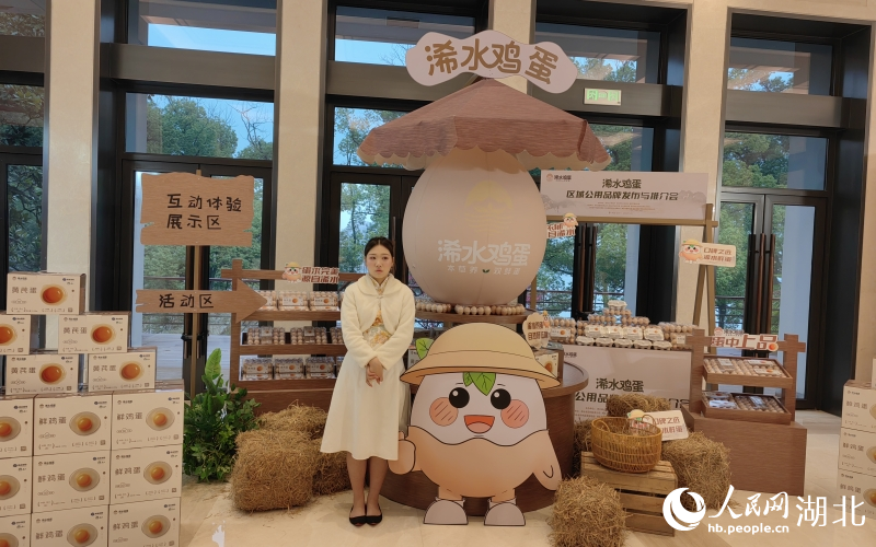 浠水鸡蛋现场展示。人民网记者 郭婷婷摄