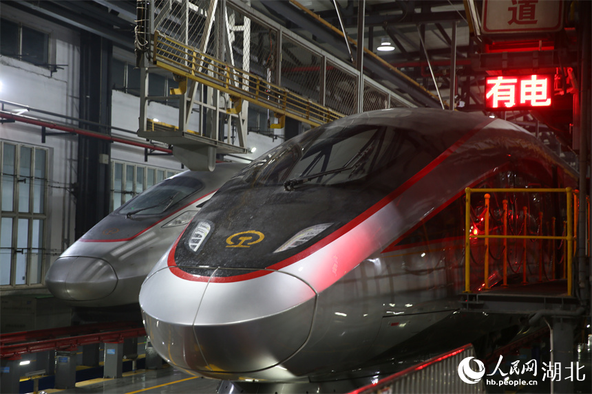 “复兴号”动车组列车。