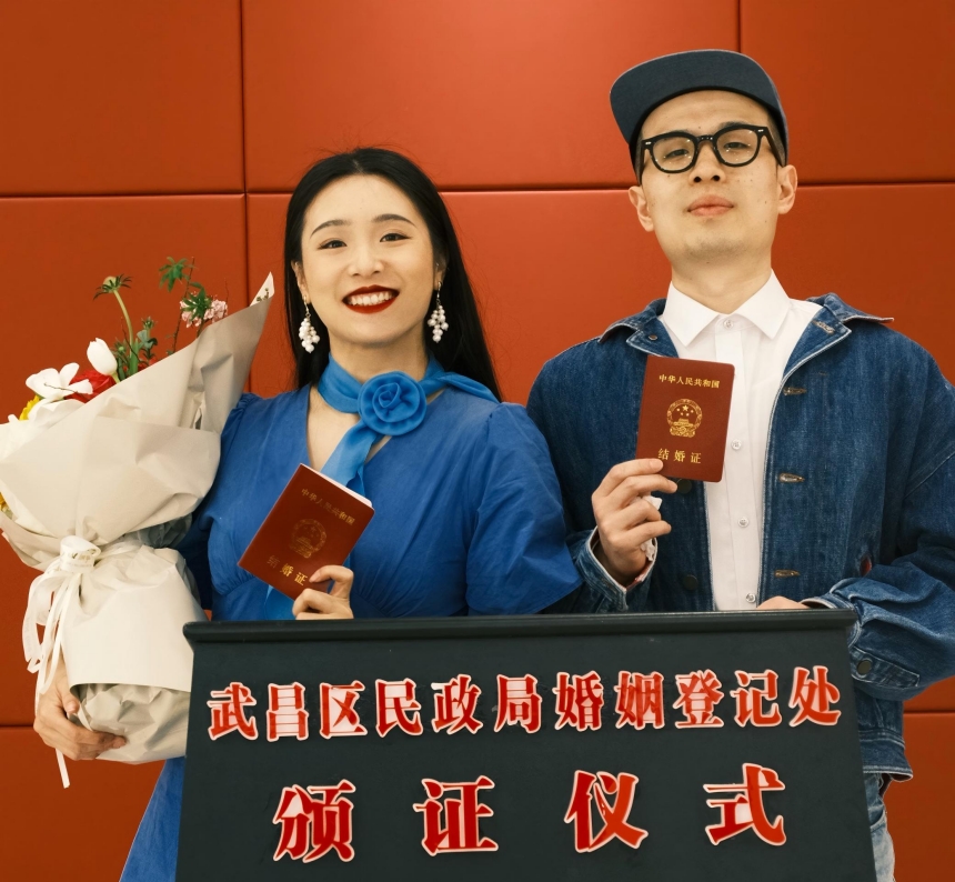跨越十年!校友情侣返校拍摄婚纱照【2】