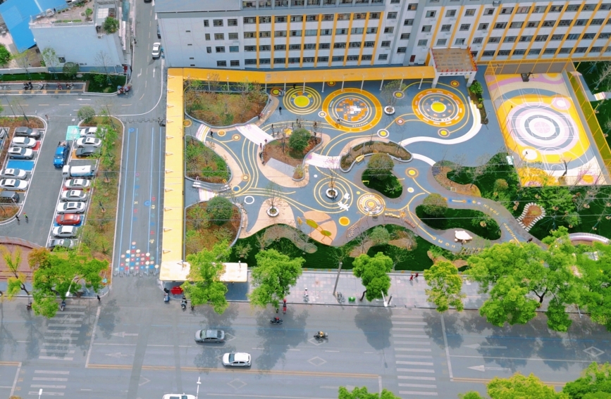 兒童友好項目市第四小學旁的彩虹公園。黃蘭芬攝