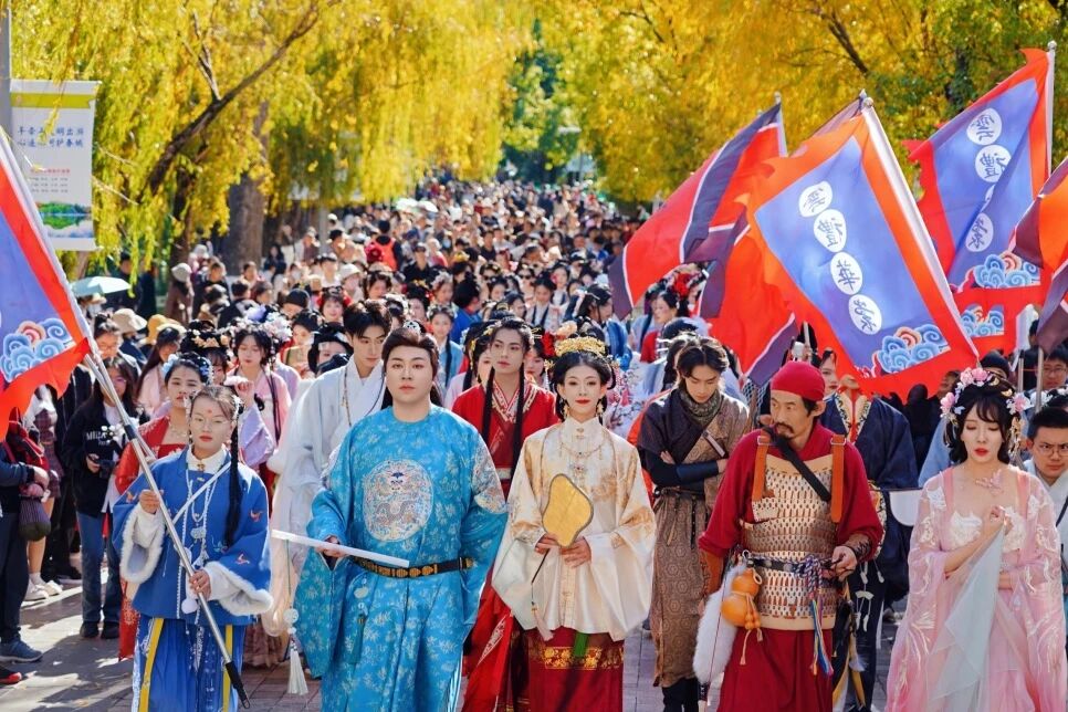荆楚策马迎新春 悦兮暖泉祈福年