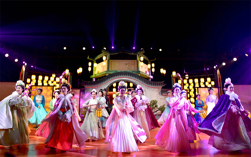 咸宁大洲湖·桂花赏心谷桂月湾灯会烟花+宋风演艺+赏灯吸引了大量游客
