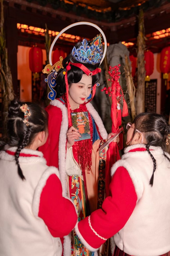 黄鹤楼春节活动现场图。