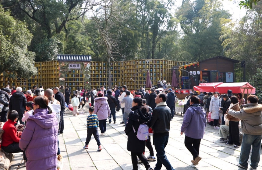三国赤壁古战场景区活动现场图。