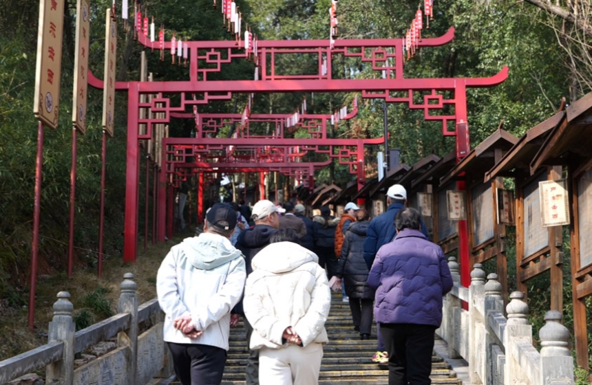 三国赤壁古战场景区活动现场图。