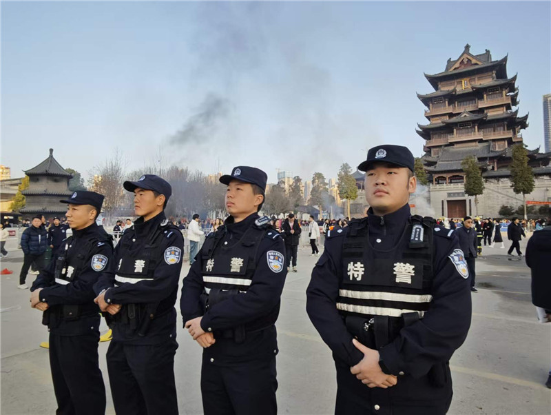 民警正在執勤