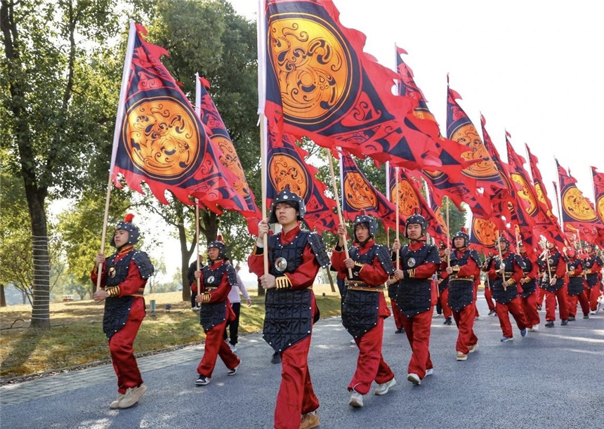 荆州园博园“楚王巡游”正式首演，让游客沉浸式感受楚都鼎盛气象。