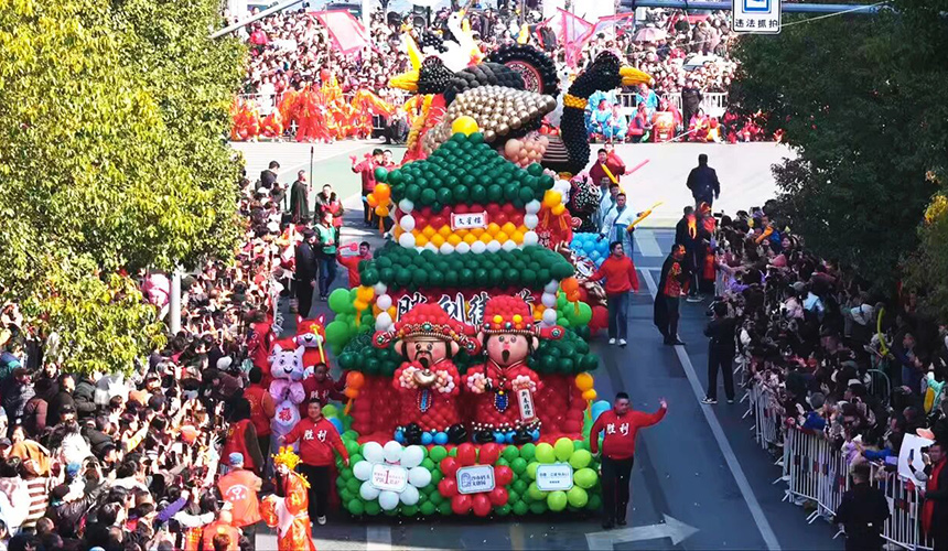 荆州市沙市区春节民俗嘉年华精彩纷呈。