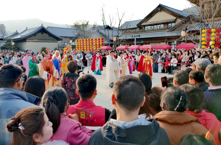 黄梅东山问梅村黄梅戏《天官赐福》演出现场