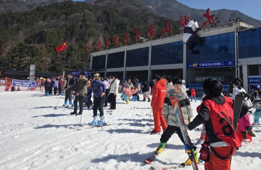 英山大别山南武当滑雪场十周年暨首届冰雪嘉年华活动现场