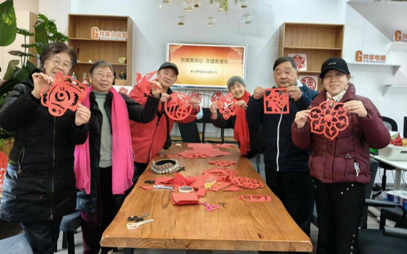 指尖传艺，共叙邻里温情。