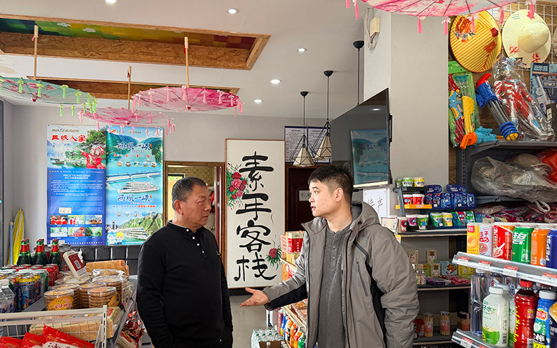 客戶經理在民宿內提供經營指導