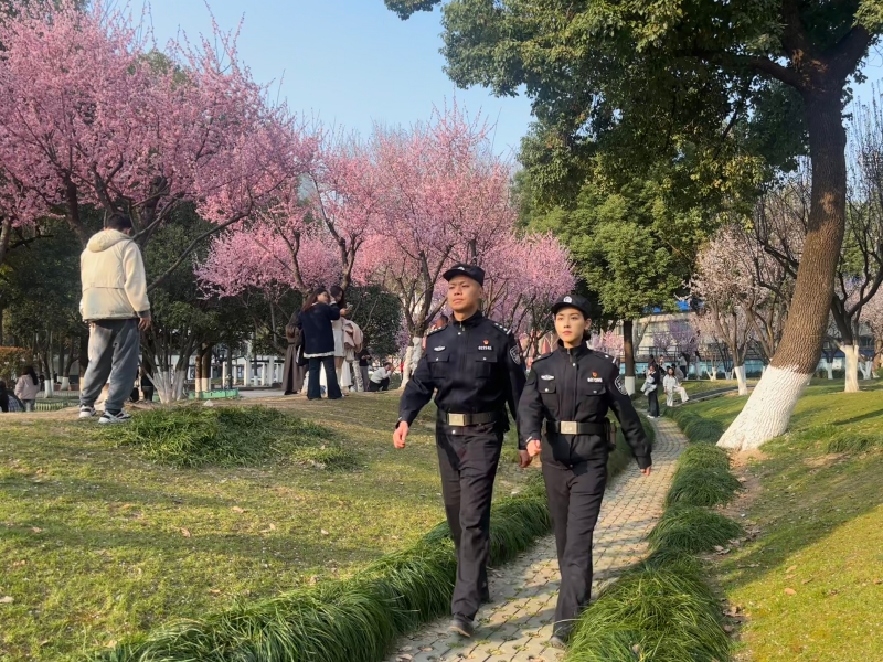 武漢公安開啟“護游”模式。