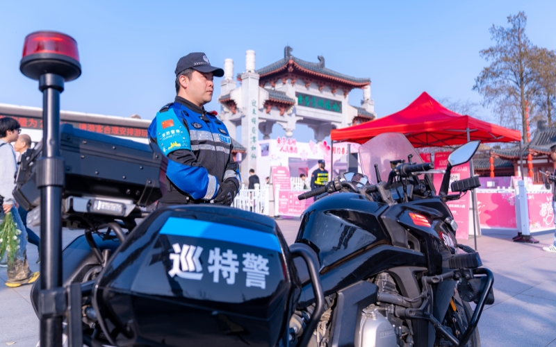 武漢公安開啟“護游”模式。