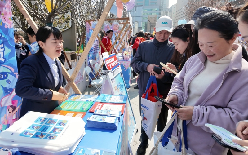 浦发银行武汉分行“3·15”金融消保教育宣传活动“进商圈”【5】