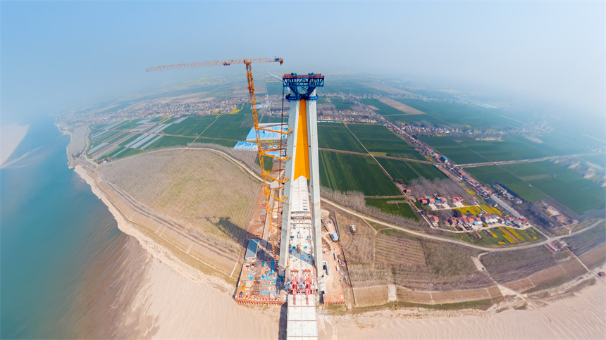 湖北荆州两座长江大桥“拔节生长”【3】