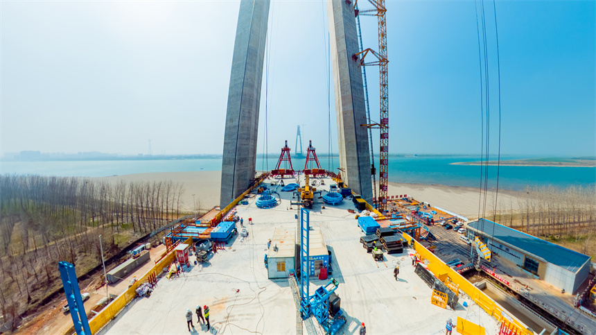 湖北荆州两座长江大桥“拔节生长”【4】