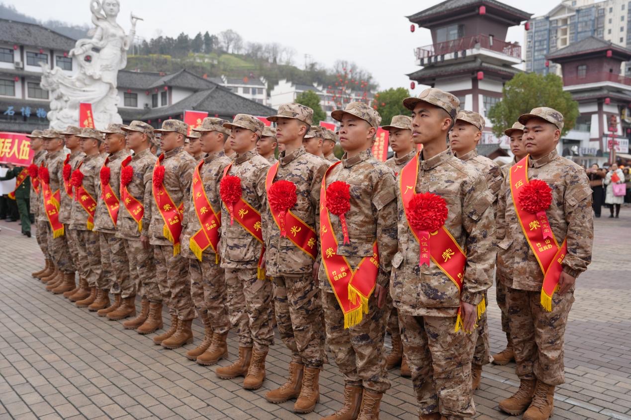 启程！热血青年奔赴军营【4】