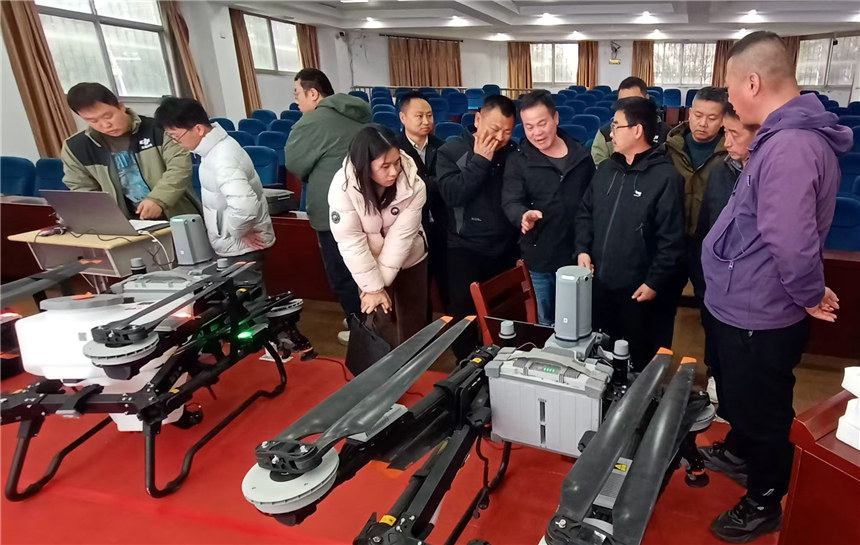 從“會種地”到“慧種地” 武漢加快培育農用無人機操控員【3】