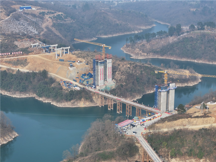 連接“金三角” 平宜高速襄陽段沖刺今年基本建成【3】