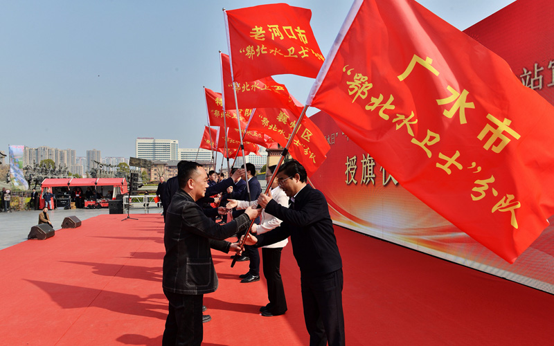 授旗儀式。張強攝