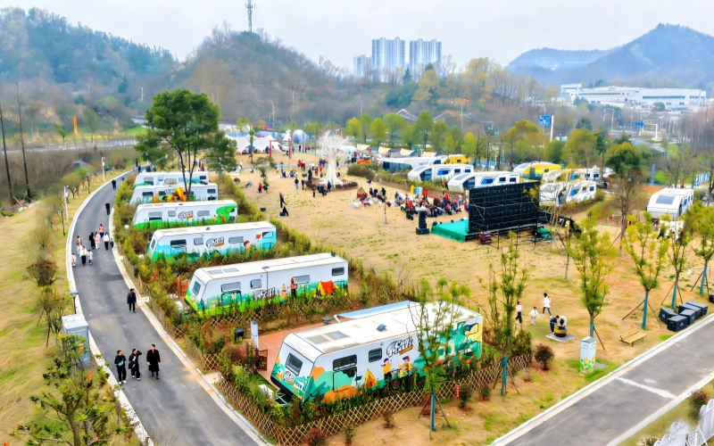 茅箭區第一屆房車旅游文化節暨去野星球泗河濕地房車營地開營。