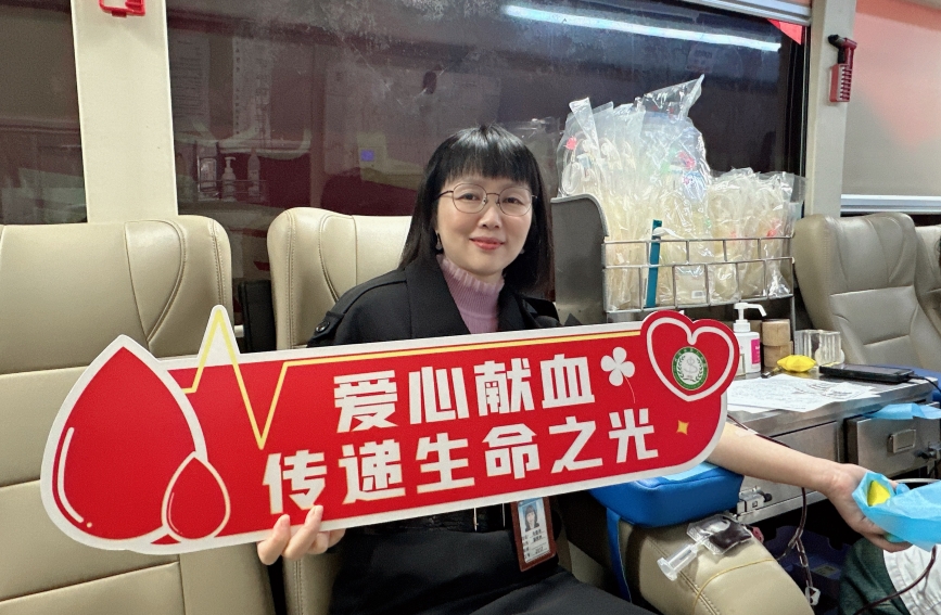 朱慈华正在献血。赵梦昕摄