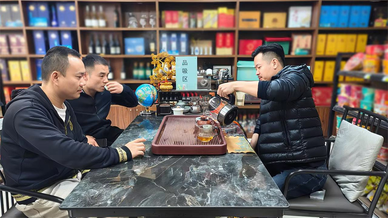 彭海权为顾客设置专门的“品吸区”