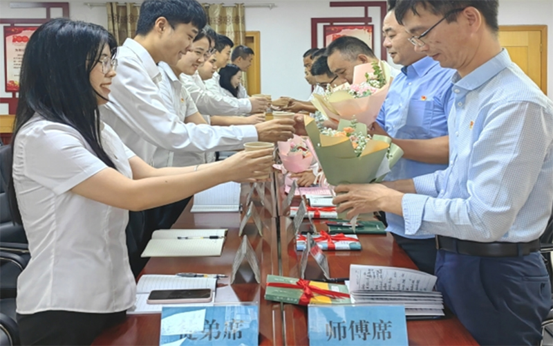 麻城市局举办“青蓝结对”拜师仪式