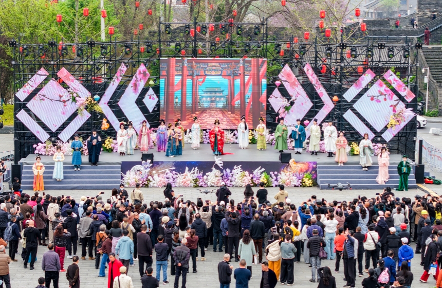 “荆州十二时辰”《南城梦华录——让花香漫御河》活动现场。