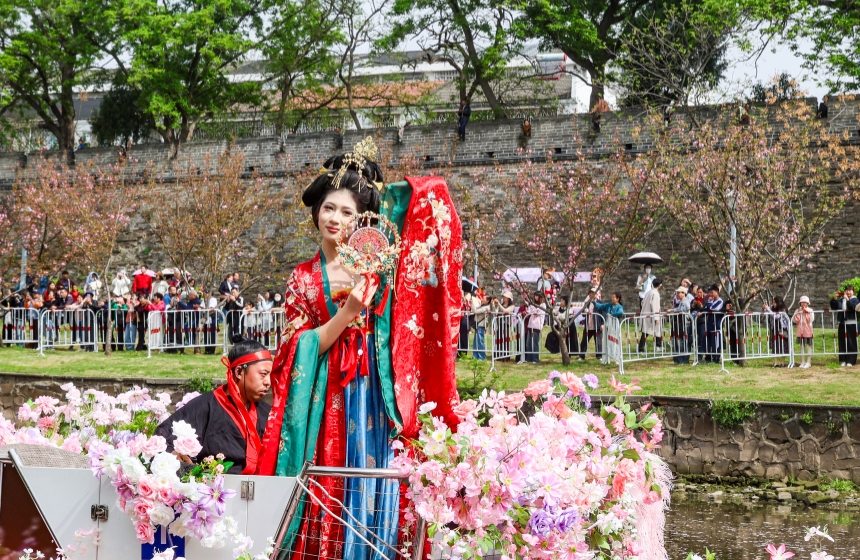 “荆州十二时辰”《南城梦华录——让花香漫御河》活动现场。