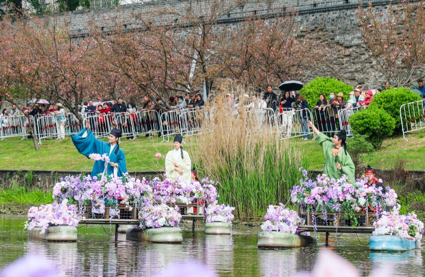 “荆州十二时辰”《南城梦华录——让花香漫御河》活动现场。